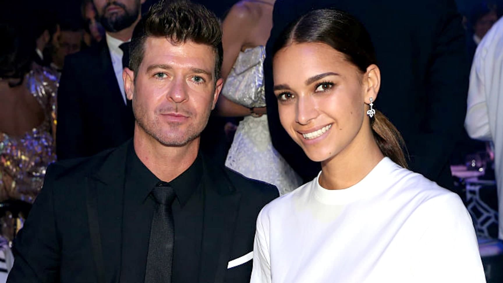 Fejohet Robin Thicke (FOTO+VIDEO)
