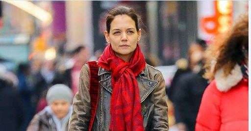 Katie Holmes shëtitet rrugëve të New Yorkut pa grim