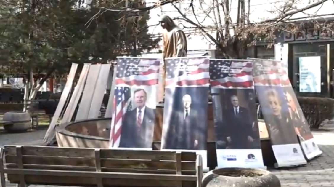“Miqtë e Amerikës” hapin ekspozitë në sheshin “Nëna Terezë” në Prishtinë