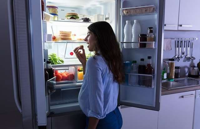 Problem i rrallë mjekësor, gruaja që ha në gjumë