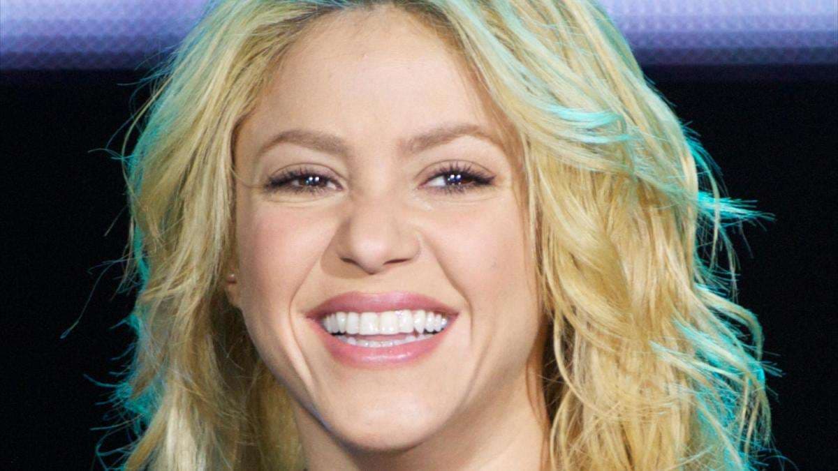 Shakira feston pesë vjetorin e albumit të publikuar në anglisht