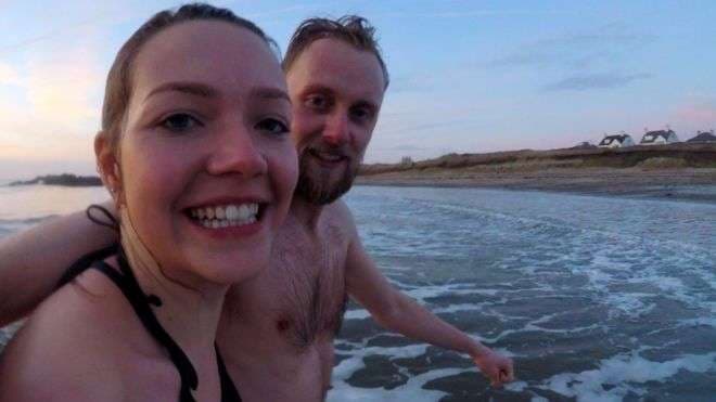 Gruaja që notoi në det të ftohtë 100 ditë radhazi thotë se iu lehtësuan dhimbjet e migrenës