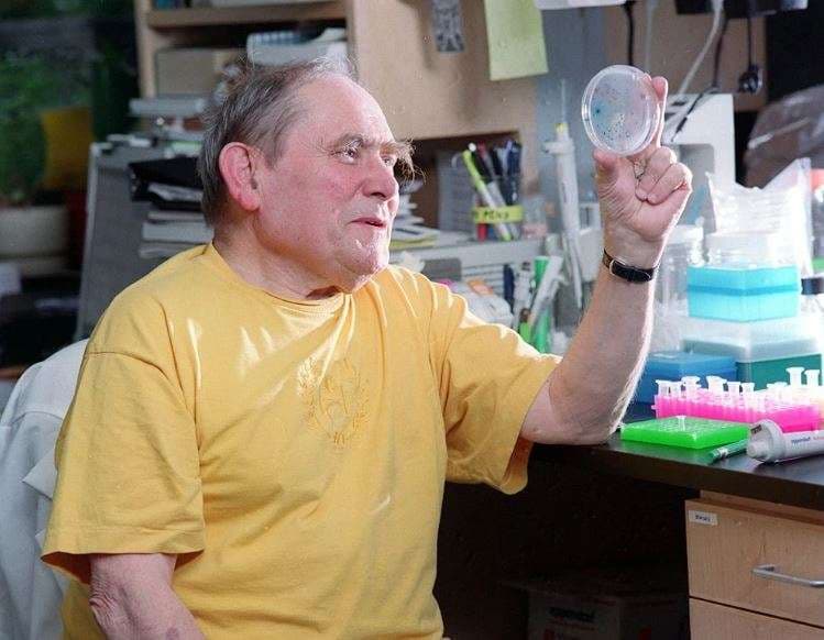 Vdes Sydney Brenner, fitues i Nobelit për punën në kuptimin e ADN-së
