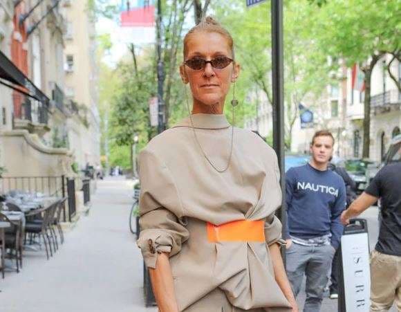 Të veshësh xhaketën mbrapsht? Celine Dion shkëlqen sërish me këtë stil (FOTO)