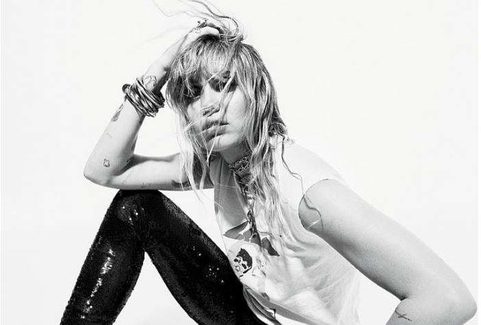 Miley Cyrus e pranon: Më tërheqin gratë