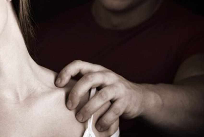 Dyshohet se i mituri u sulmua seksualisht në tualetin e një qendre tregtare