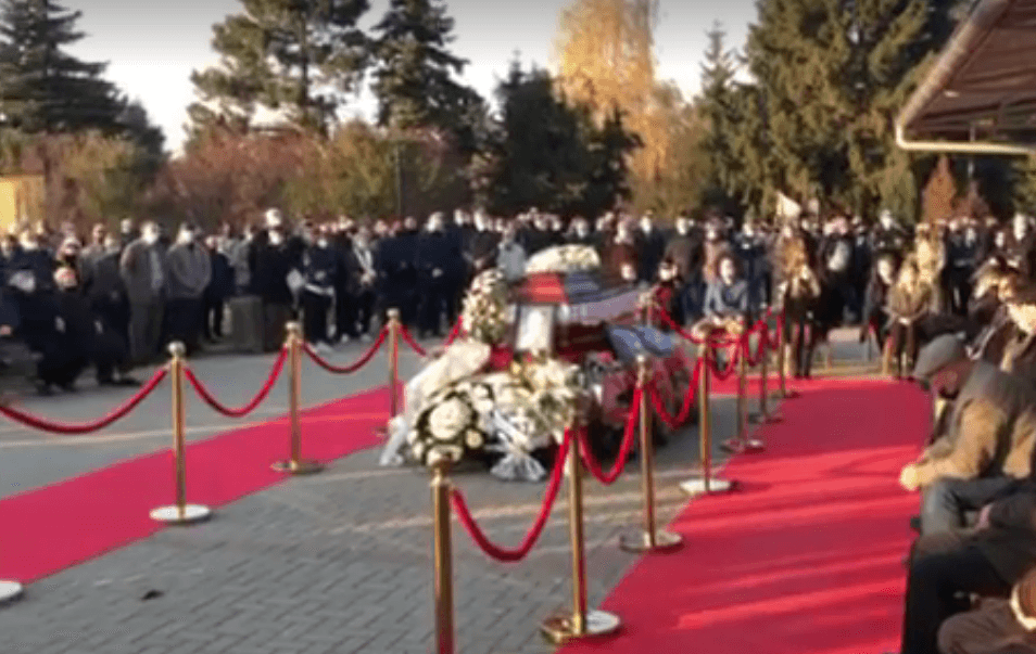 I jepet lamtumira e fundit, këngëtarit Ismet Peja