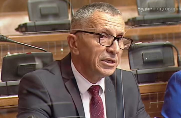 Kamberi: Vuçiqi nëse nuk arrin të thyejë rezistencën e protestuesve detyrohet të japë dorëheqje
