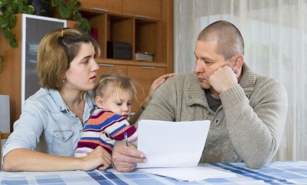 Familjet shqiptare, më pesimiste se asnjëherë për situatën e tyre financiare në 12 muajt e ardhshëm