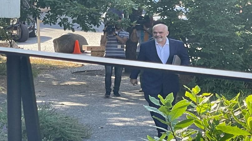 Presidenti i ri i Shqipërisë, nis mbledhja e kryesisë së Partisë Socialiste