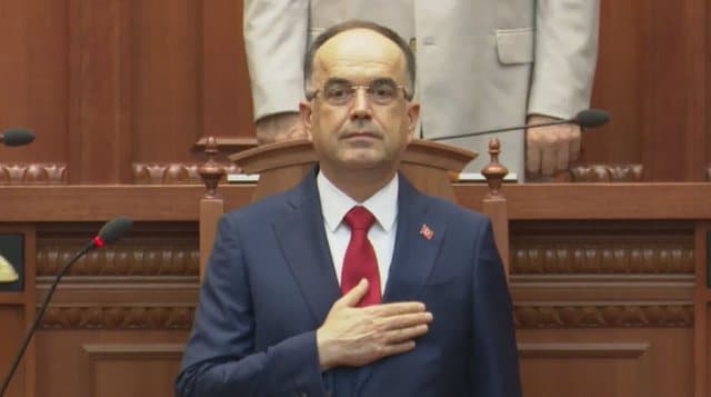 Presidenti i tetë shqiptar: E respektoj qeverinë dhe opozitën, por të shihet bashkëpunimi para konfliktit