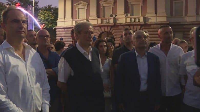 Ilir Meta në protestën për Jonadën: Të vrasim frikën, të dorëhiqen ministrat përgjegjës