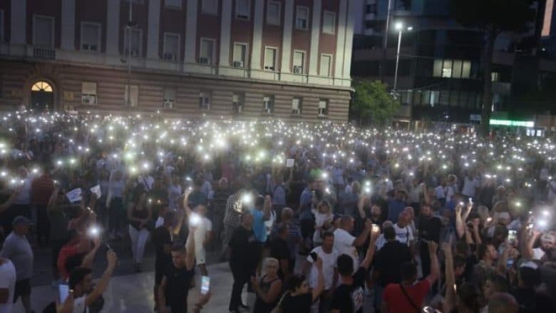 Sot protesta e dytë për 7-vjeçaren që vdiq pasi u godit nga skafi – kërkohet dorëheqja e dy ministrave