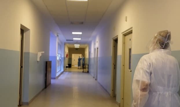 Detaje nga rasti në Spitalin e Pejës ku një pacienti iu gjet granatë dore
