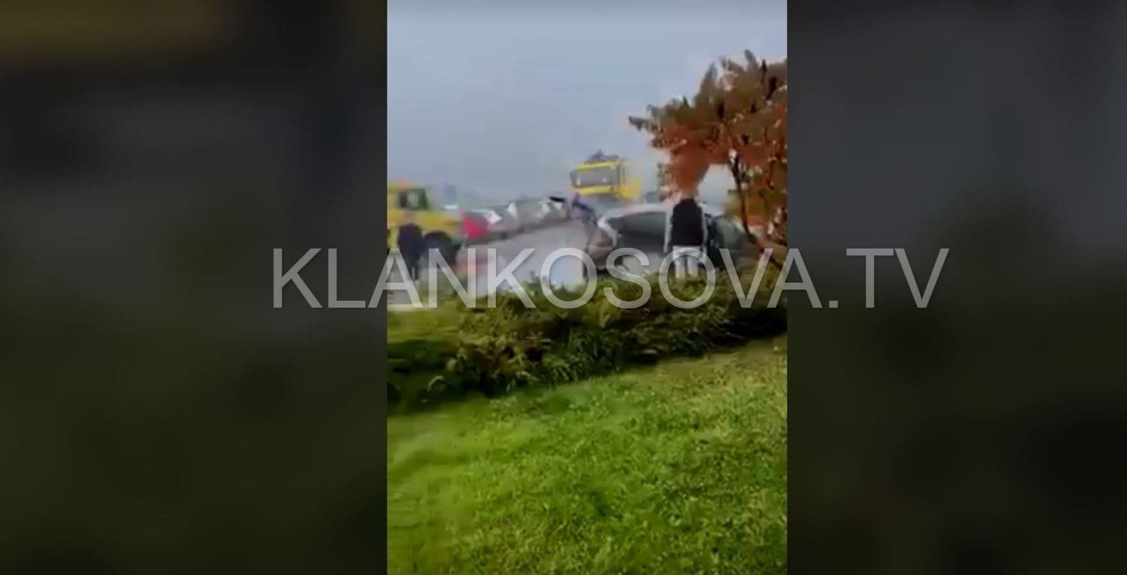 Dy vetura të djegura në Aeroportin "Adem Jashari", nuk ka të lënduar (VIDEO)