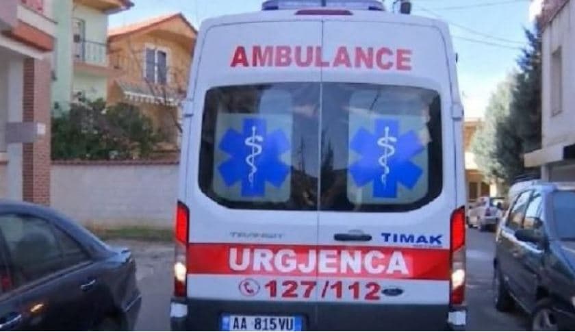 Aksident në Skrapar, makina përplas 8-vjeçarin para shkollës