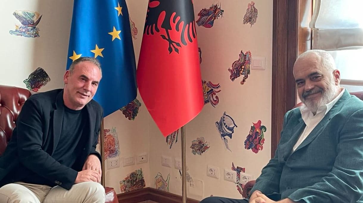 Edi Rama takon për kafe Fatmir Limajn (FOTO)