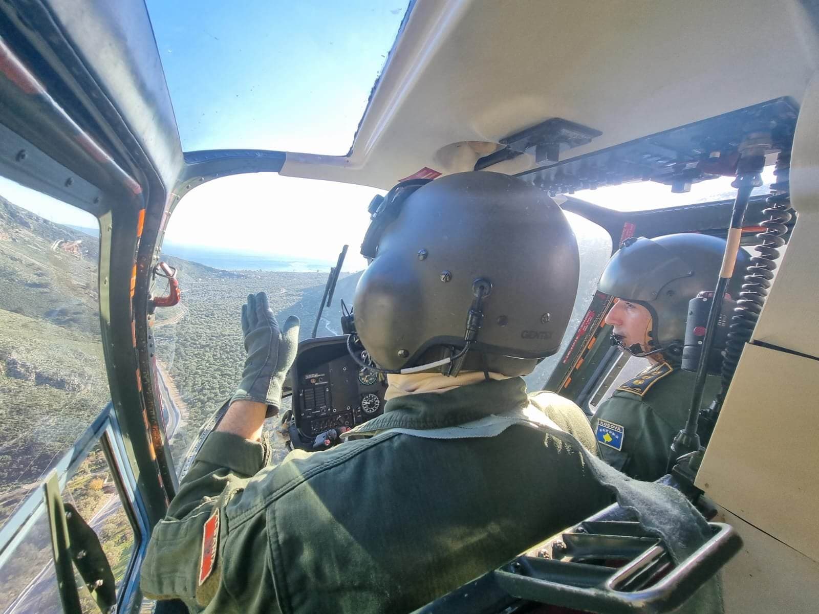 Pilotët e FSK-së e përfundojnë me sukses një program trajnues në Bazën e Forcave Ajrore të Shqipërisë