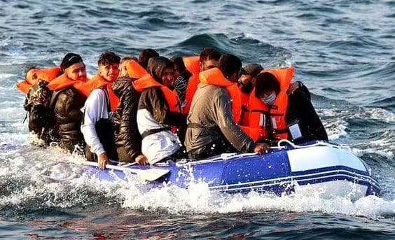 Media britanike: Bandat shqiptare në Britaninë e Madhe rekrutojnë anëtarë të rinj nga vendlindja