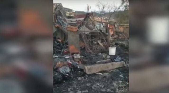 Shkrumbohet banesa në Shijak, shpëton mrekullisht nga flakët kyefamiljari