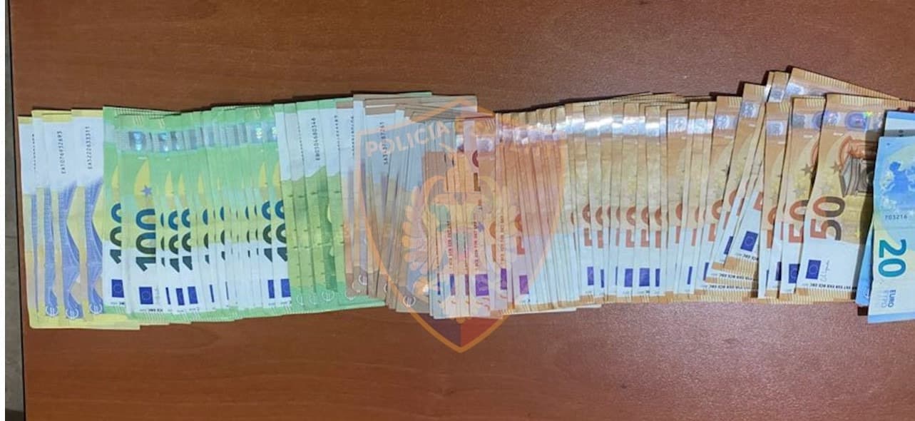 Shqipëri: Arrestohet gjakovari, kapet me mijëra euro në xhep