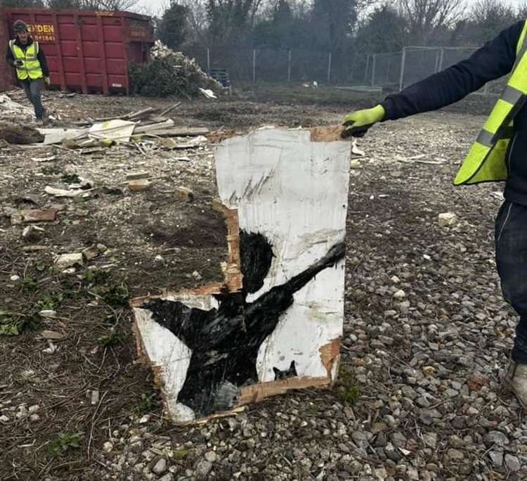 Ndërtuesit shkatërrojnë aksidentalisht veprën e fundit të artistit Banksy