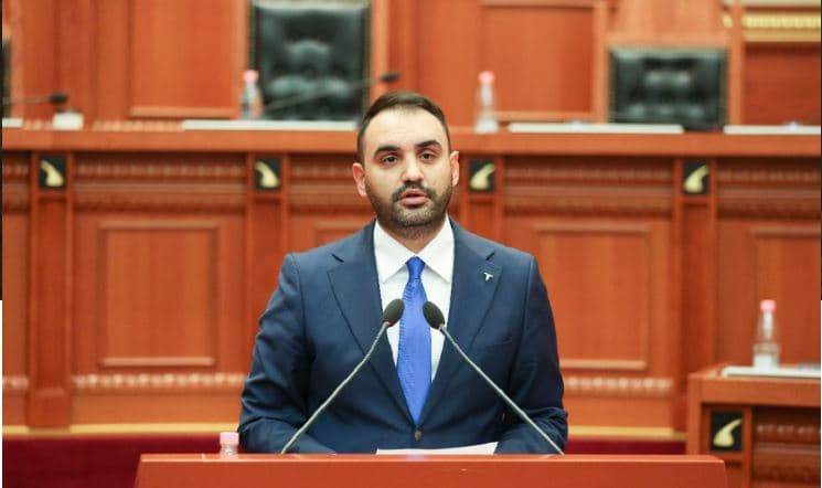Belind Këlliçi dorëzon mandatin e deputetit, do të jetë kandidat i PD-ës për Tiranën