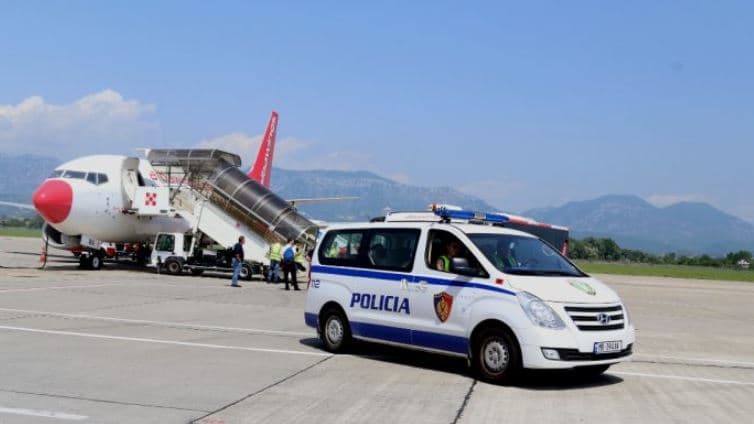 I dënuari me 25 vjet burgim për vrasje ekstradohet nga Franca në Shqipëri