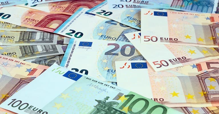 Shqipëri: Në banesën e partneres së Arben Ahmetajt gjenden 30 mijë euro
