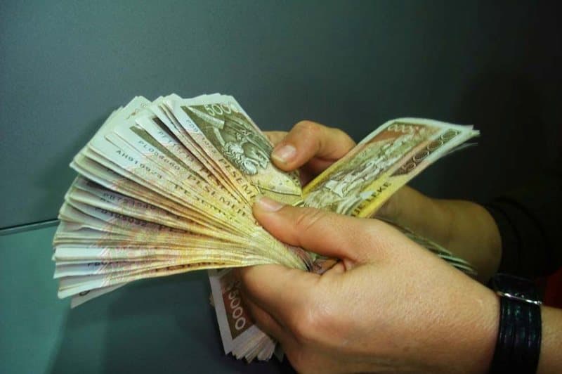 Paga mesatare u rrit me 10.8% në fund të vitit 2022 në Shqipëri, sipas INSTAT