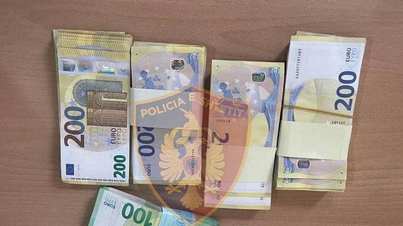 Një 32-vjeçari i sekuestrohen mbi 61 mijë euro të padeklaruara në Morinë