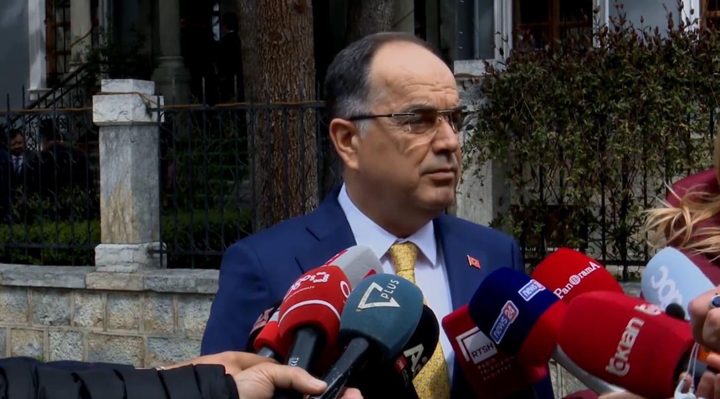 Begaj: Uroj të gjithë besimtarët ortodoksë, gëzuar Pashkën (VIDEO)