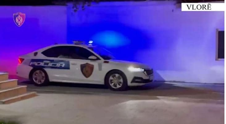 Tentuan të vrasin të moshuarën dhe nipin e saj në Vlorë, shpallet në kërkim ish-dhëndri kosovar