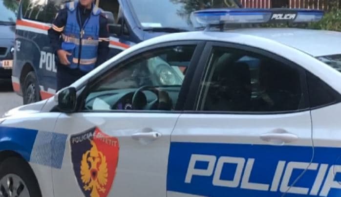 Ofruan vend pune në këmbim të votës, shoqërohen dy persona në Këlcyrë