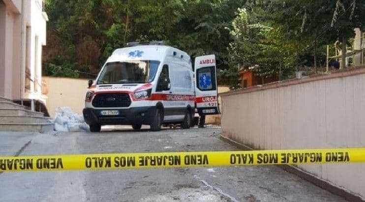 Vdiq një 50-vjeçar në Sarandë, ra nga lartësia teksa po punonte në një ndërtesë