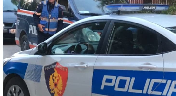 Përplasen dy vetura, vdes aksidentalisht një fëmijë në Tiranë