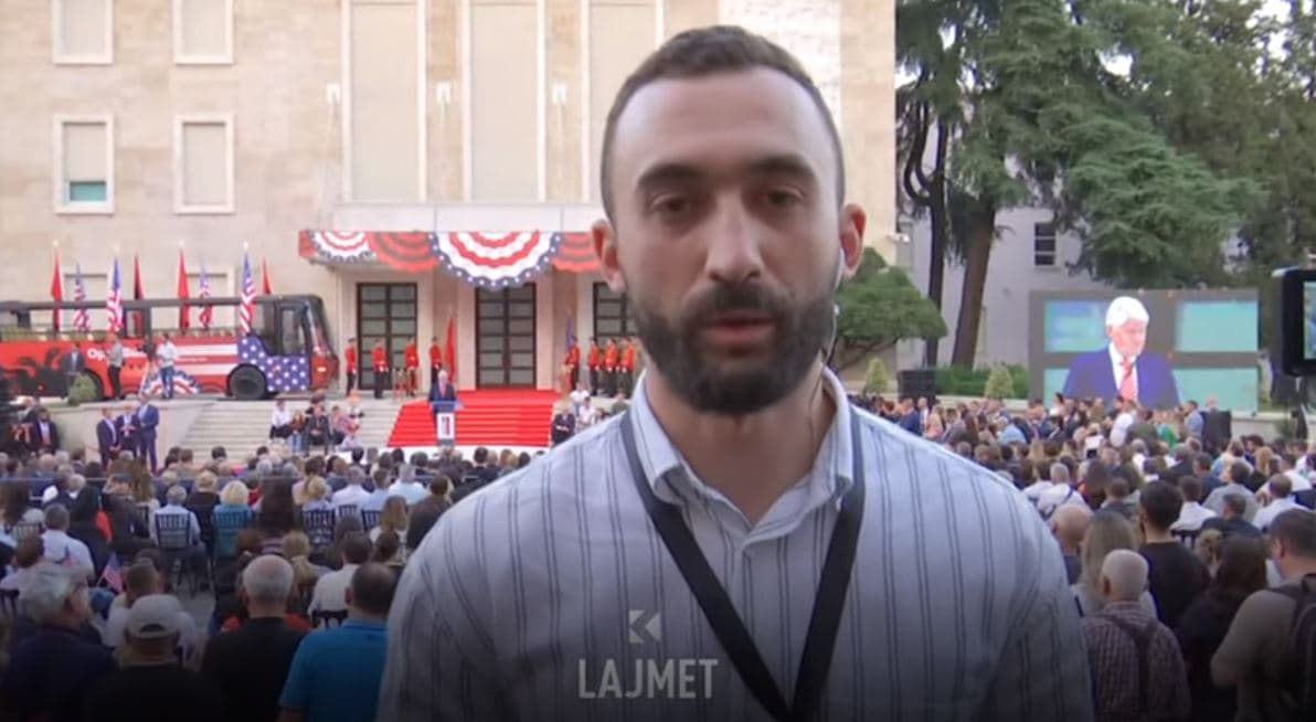 Vizita e parë e presidentit Clinton në Shqipëri (VIDEO)