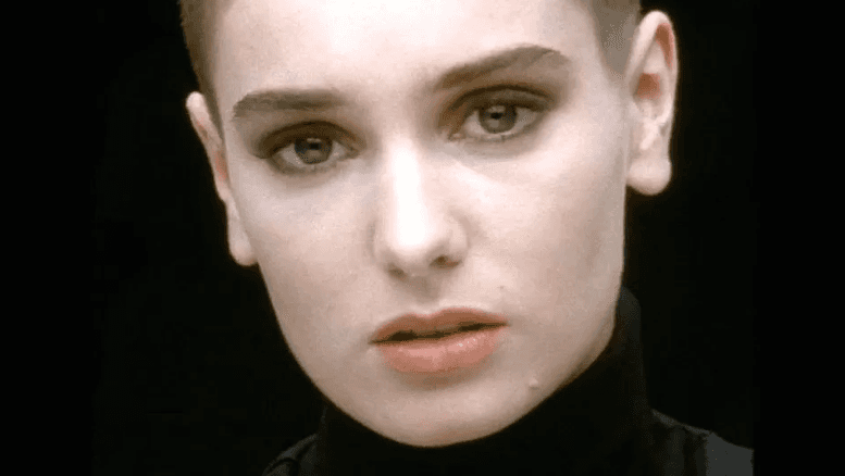 Dedikuar nënës së ndjerë, si Sinéad O'Connor e regjistroi këngën ‘’Nothing Compares 2 U’’? (VIDEO)