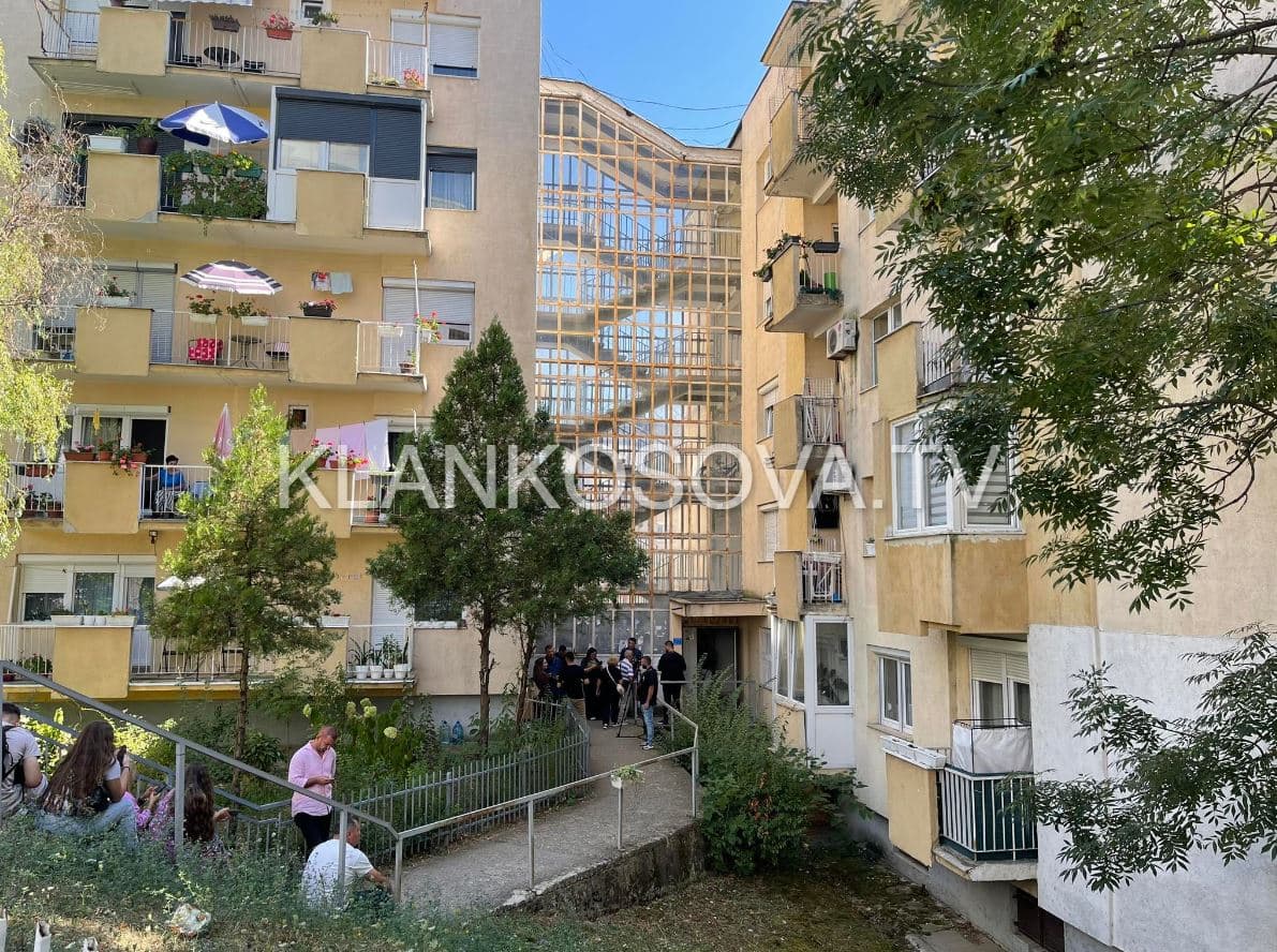 Përfundon bastisja e EULEX-it në banesën e Bahri dhe Fahri Fazliut (VIDEO)