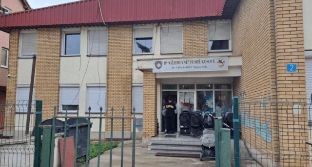 Lirohen dy edukatoret që akuzohen se rrahën trevjeçarin në Fushë Kosovë