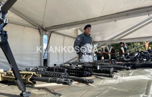 Policia ekspozon armët në 24 vjetorin e themelimit (FOTO)
