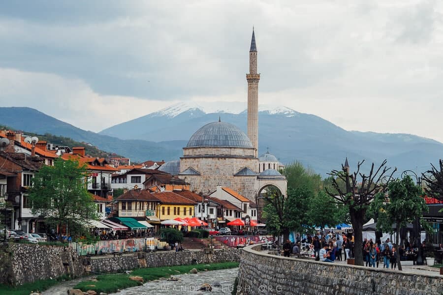 Një burrë dhe një grua arrestohen për shpëlarje parash në Prizren