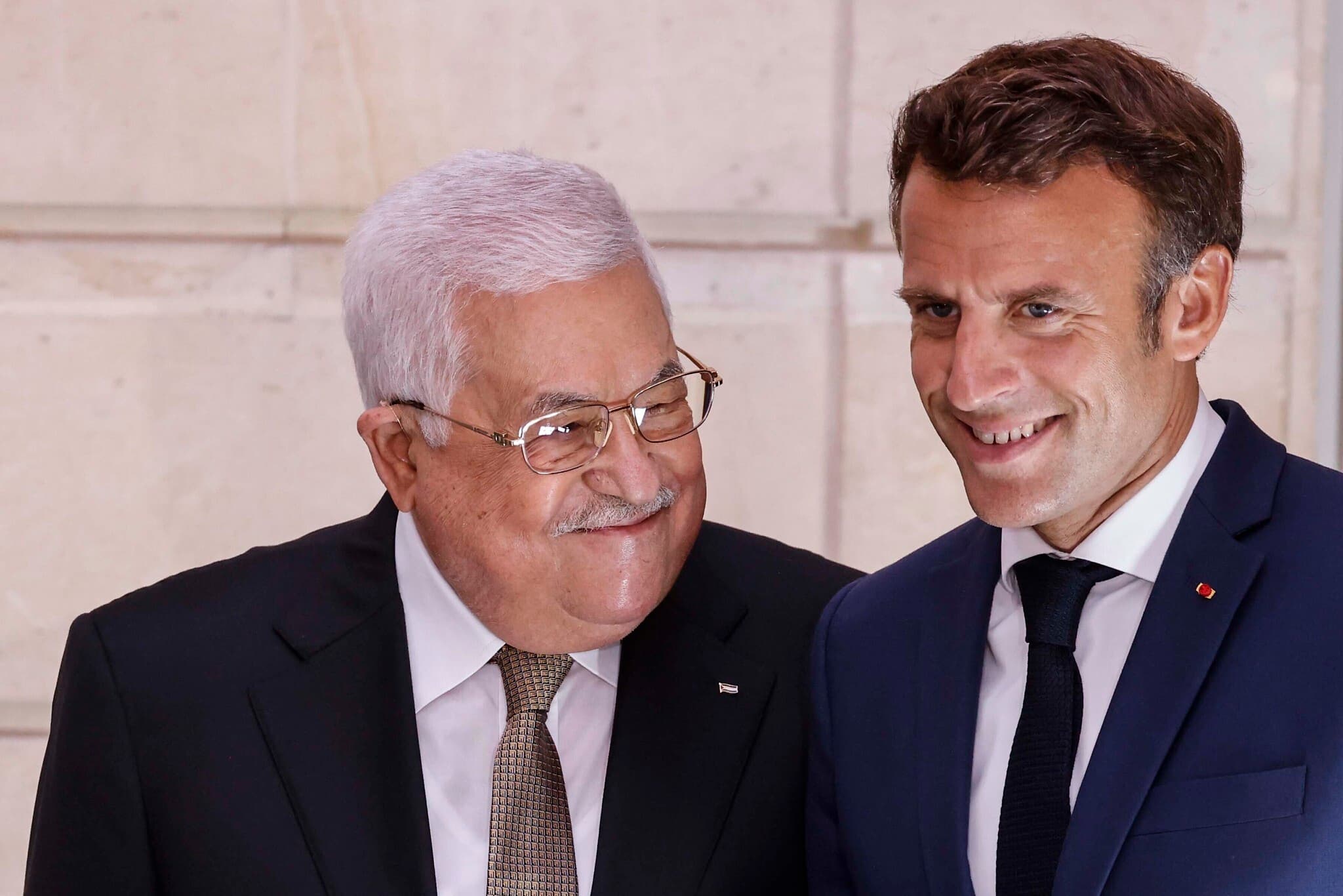 Presidenti i Palestinës i bën thirrje Macronit, “që të ndërhyjë urgjentisht për të ndalur agresionin izraelit kundër popullit palestinez”