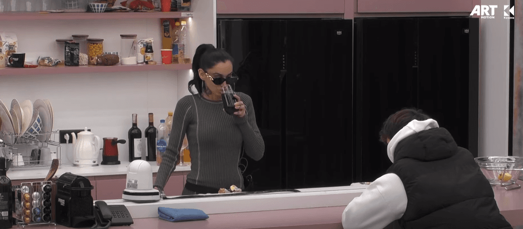 Alby e Blerando nisin ditën me RC Cola (VIDEO)