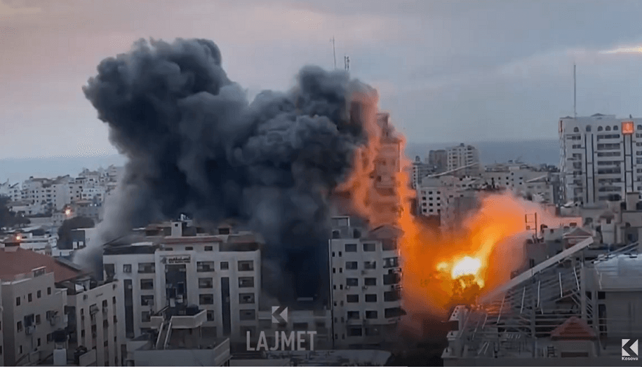 Izraeli bombardon një ndërtesë në qendër të Gazës si hakmarrje ndaj sulmeve të Hamasit (VIDEO)
