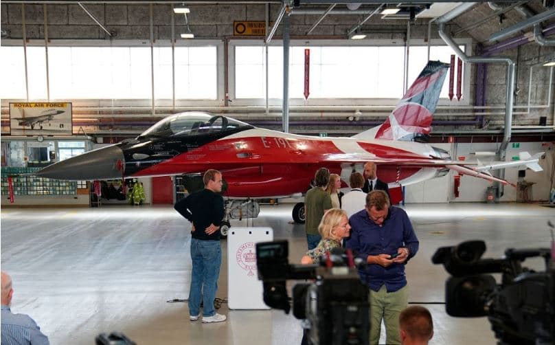 Danimarka pritet që në pranverën e vitit 2024 t'i dërgojë Ukrainës avionët F-16