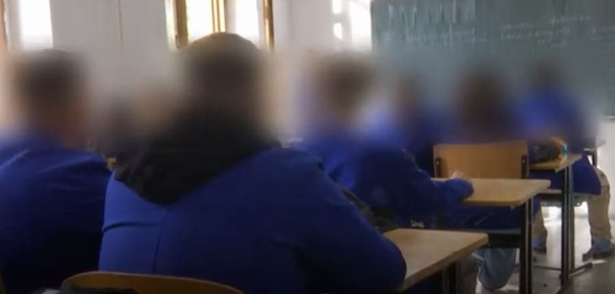 Sulmi në shkollë: Pejanët s’u tutën nga shoku “terrorist” (VIDEO)