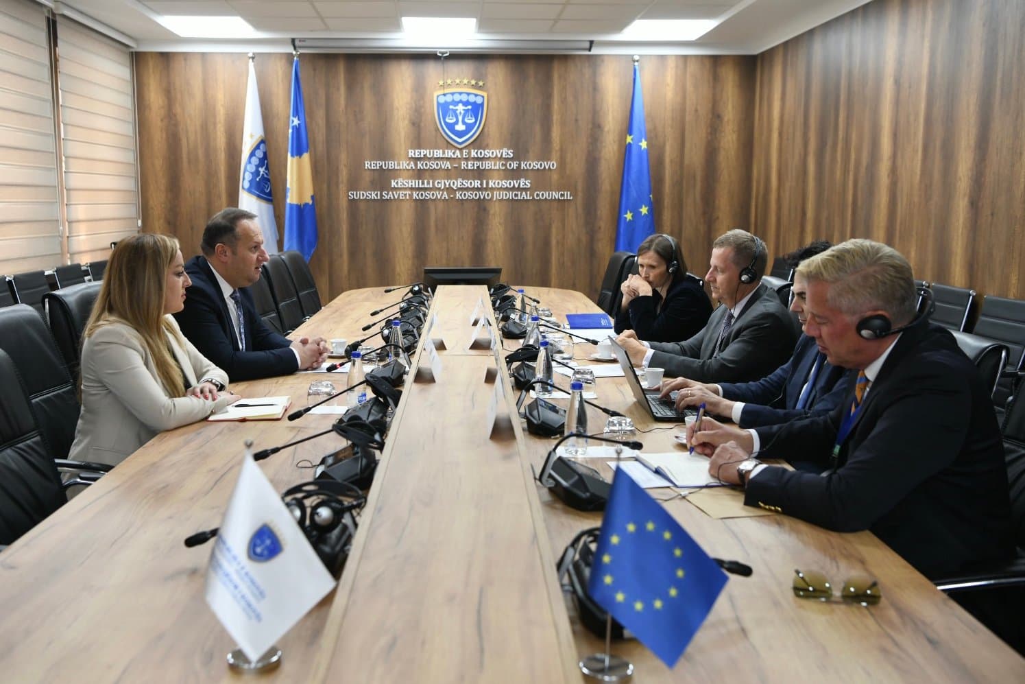Zyra e BE-së dhe EULEX-i thonë se gjyqësori duhet të jetë i lirë nga çdo presion politik