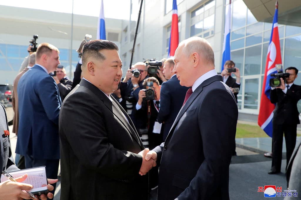 Koreja e Veriut ka filluar transferimin e artilerisë në Rusi, thonë raportomet