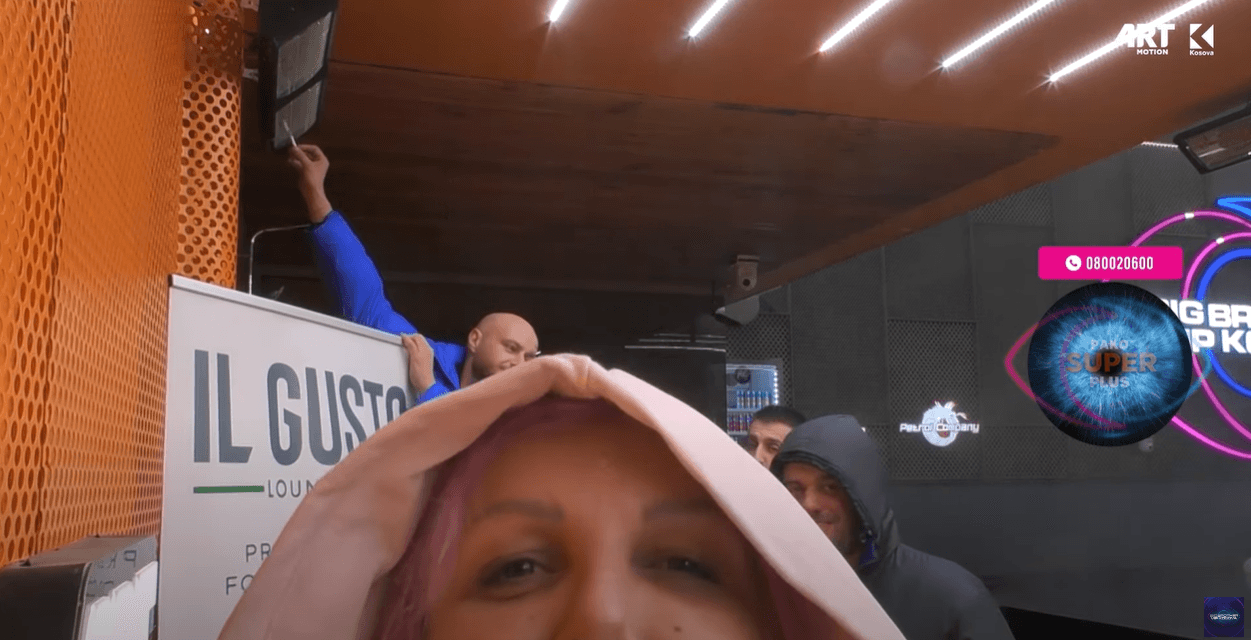 Mblidhen banorët, kanë një kërkesë për “Vëllain e Madh” (VIDEO)